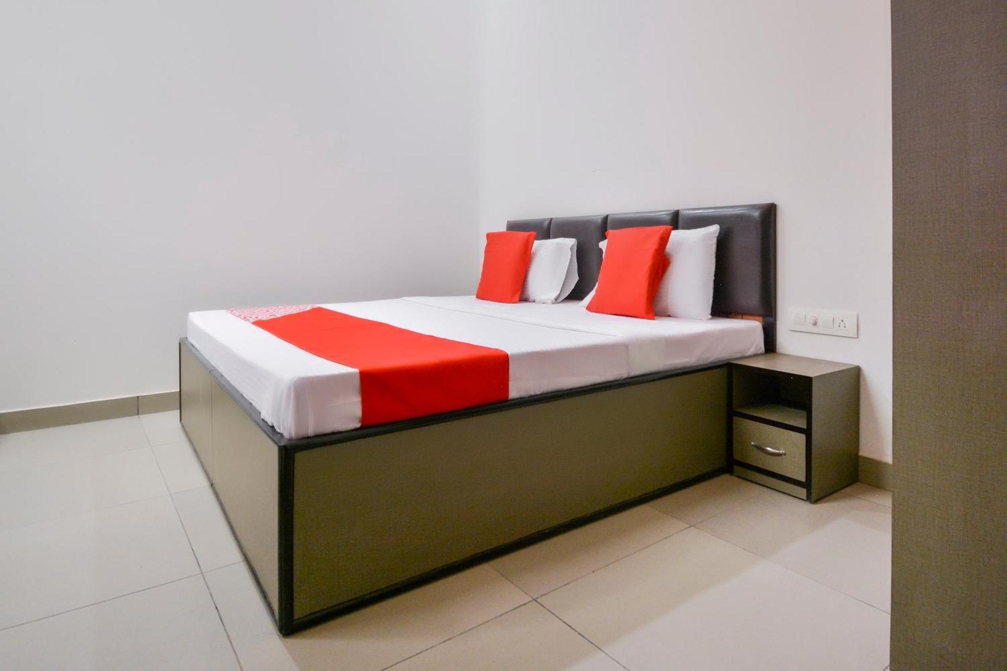 Hotel O White Solitaire Ludhiana Eksteriør bilde