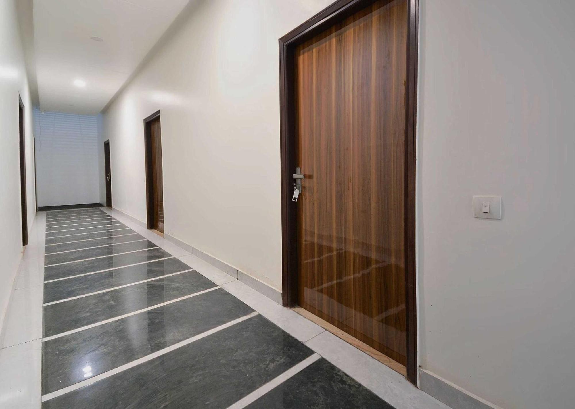 Hotel O White Solitaire Ludhiana Eksteriør bilde