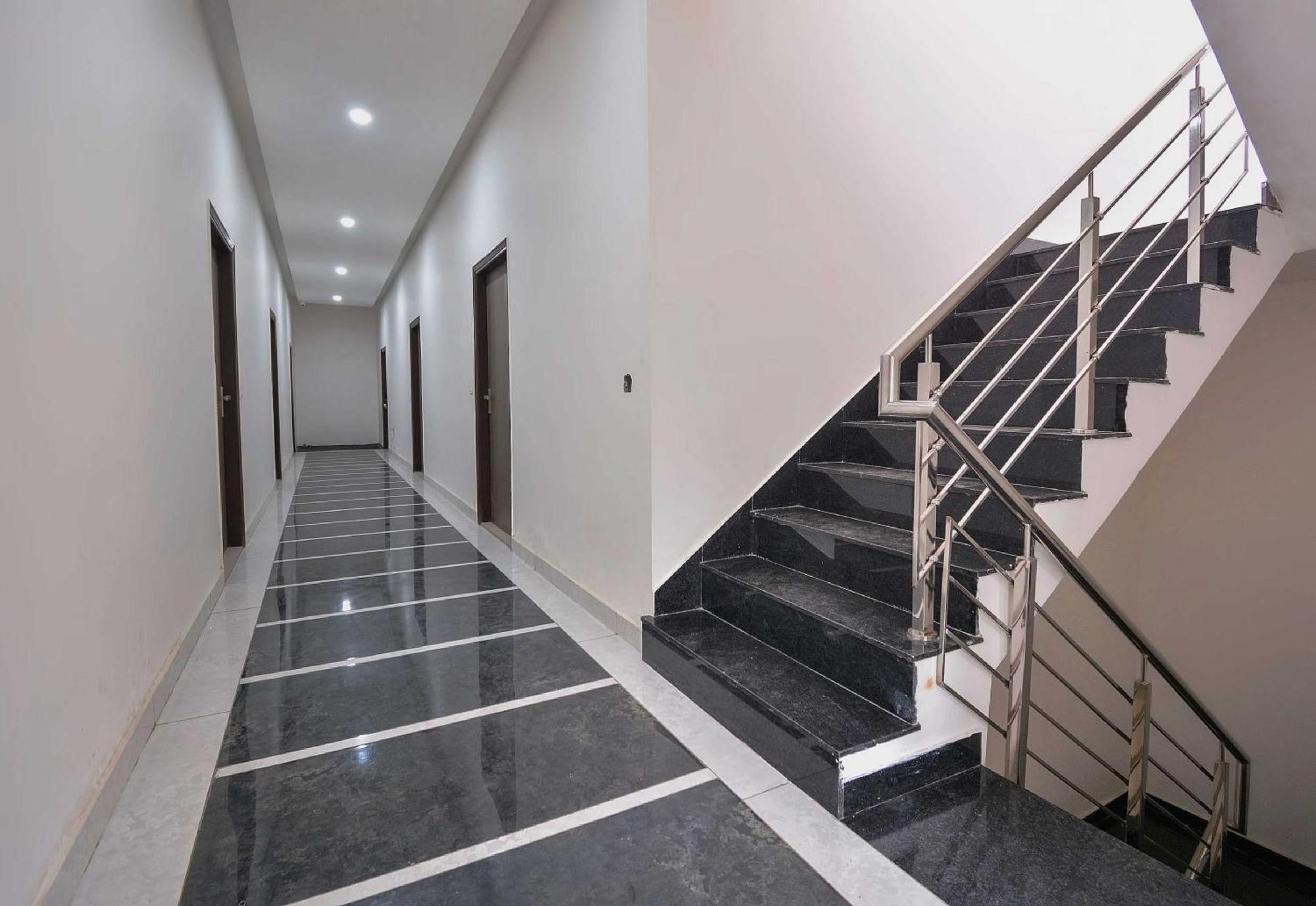 Hotel O White Solitaire Ludhiana Eksteriør bilde