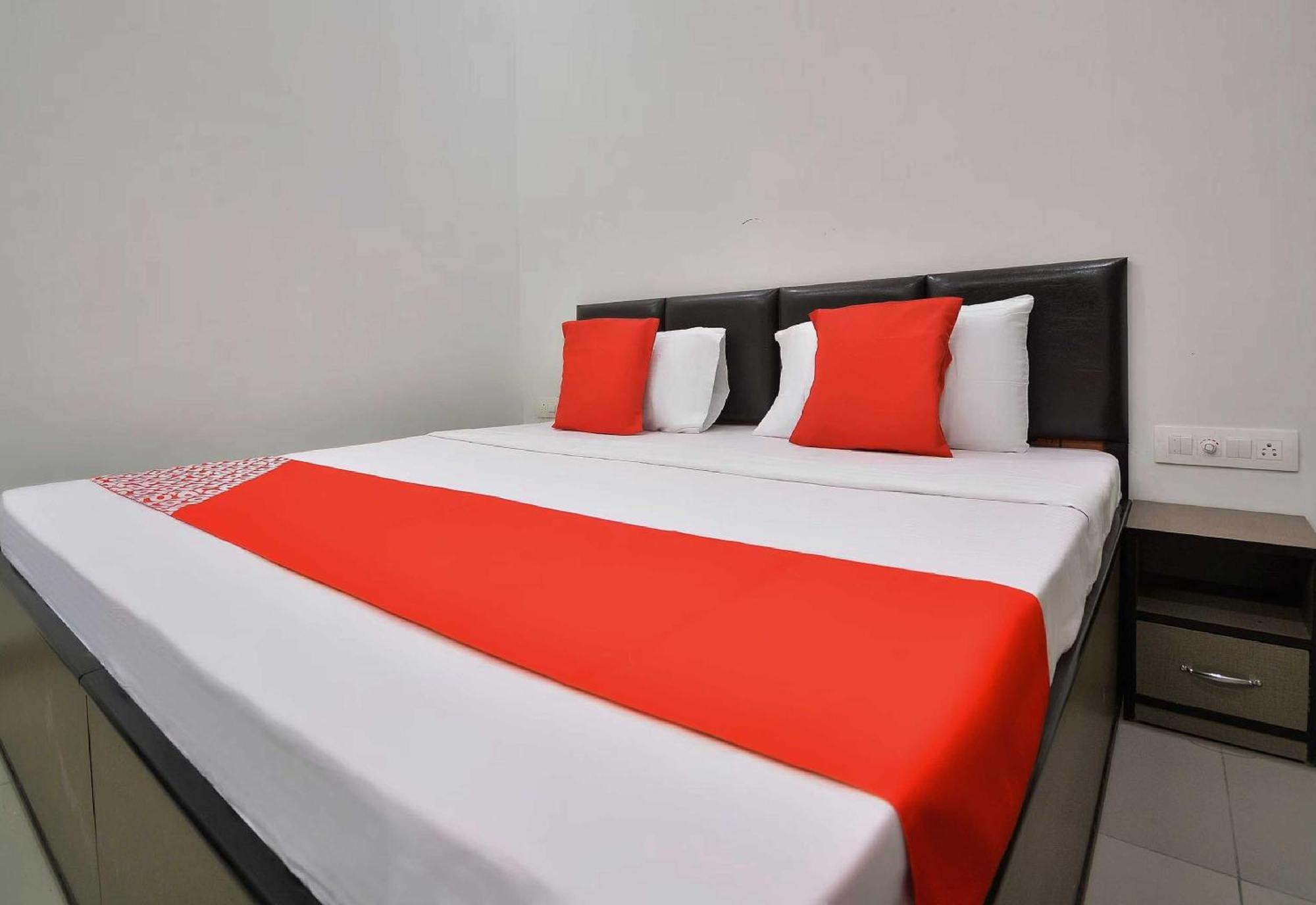 Hotel O White Solitaire Ludhiana Eksteriør bilde
