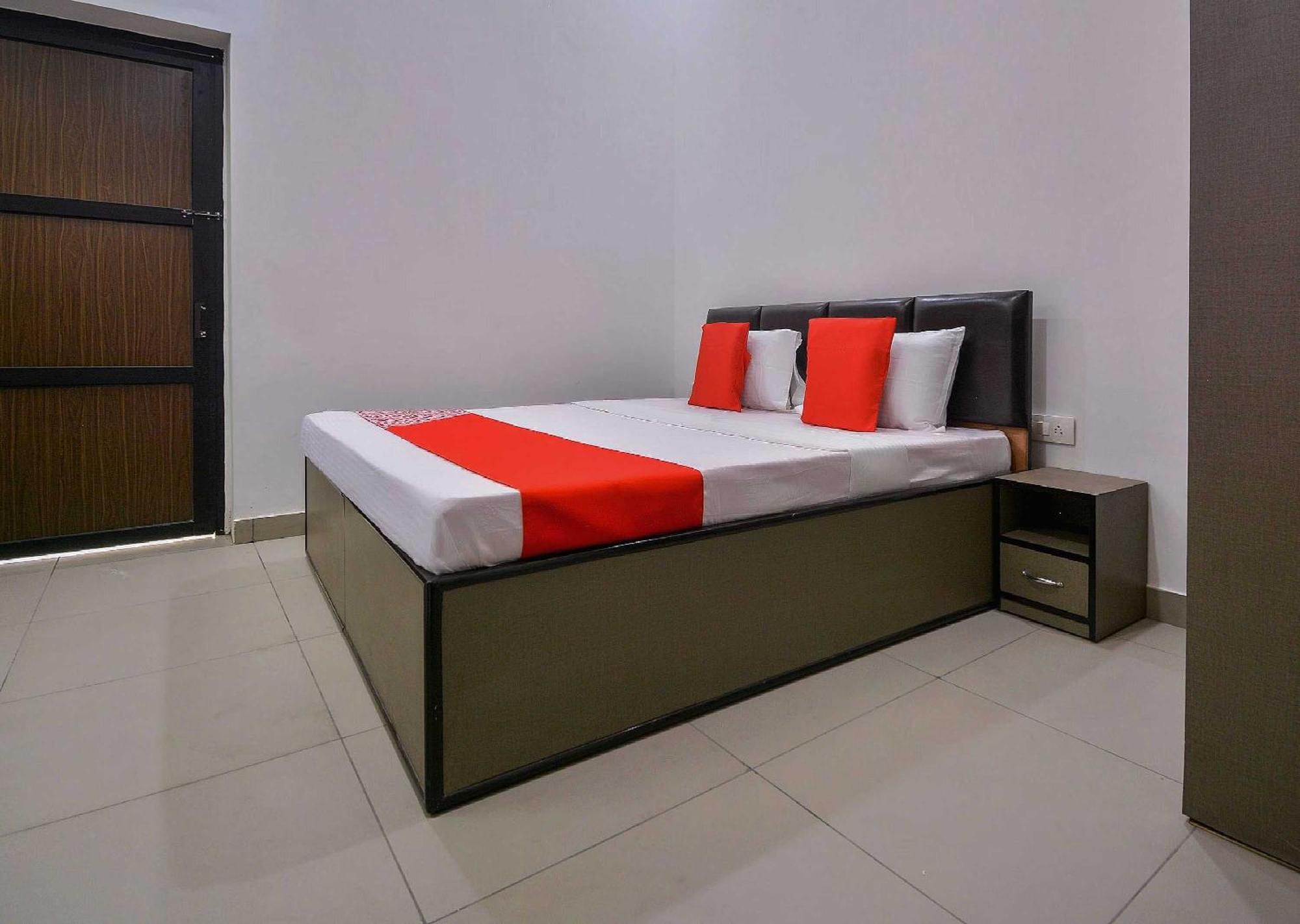 Hotel O White Solitaire Ludhiana Eksteriør bilde