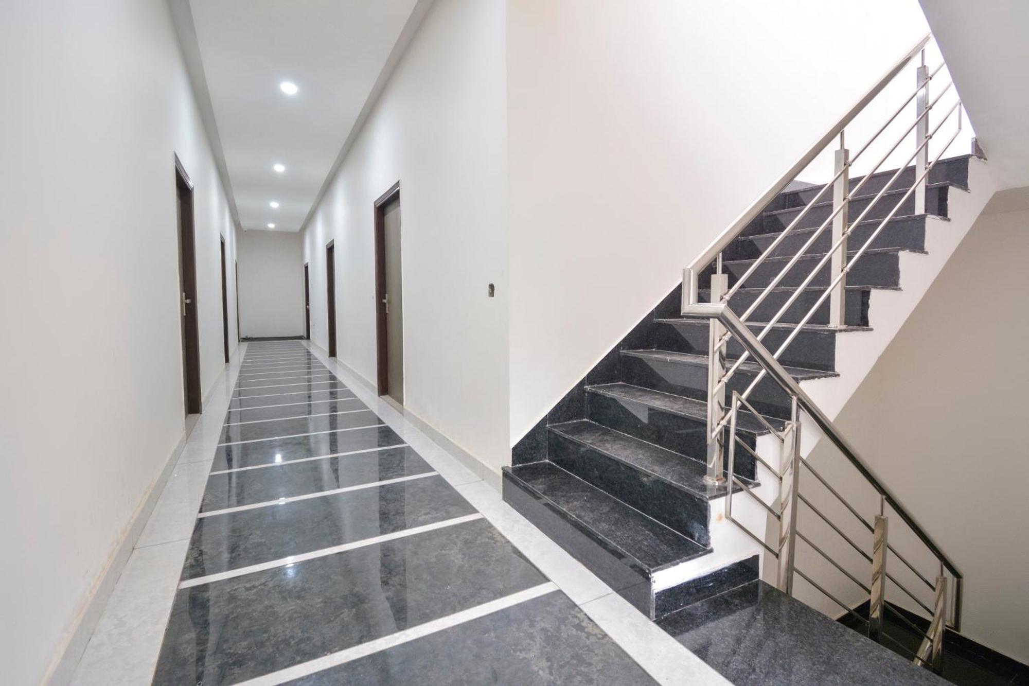 Hotel O White Solitaire Ludhiana Eksteriør bilde