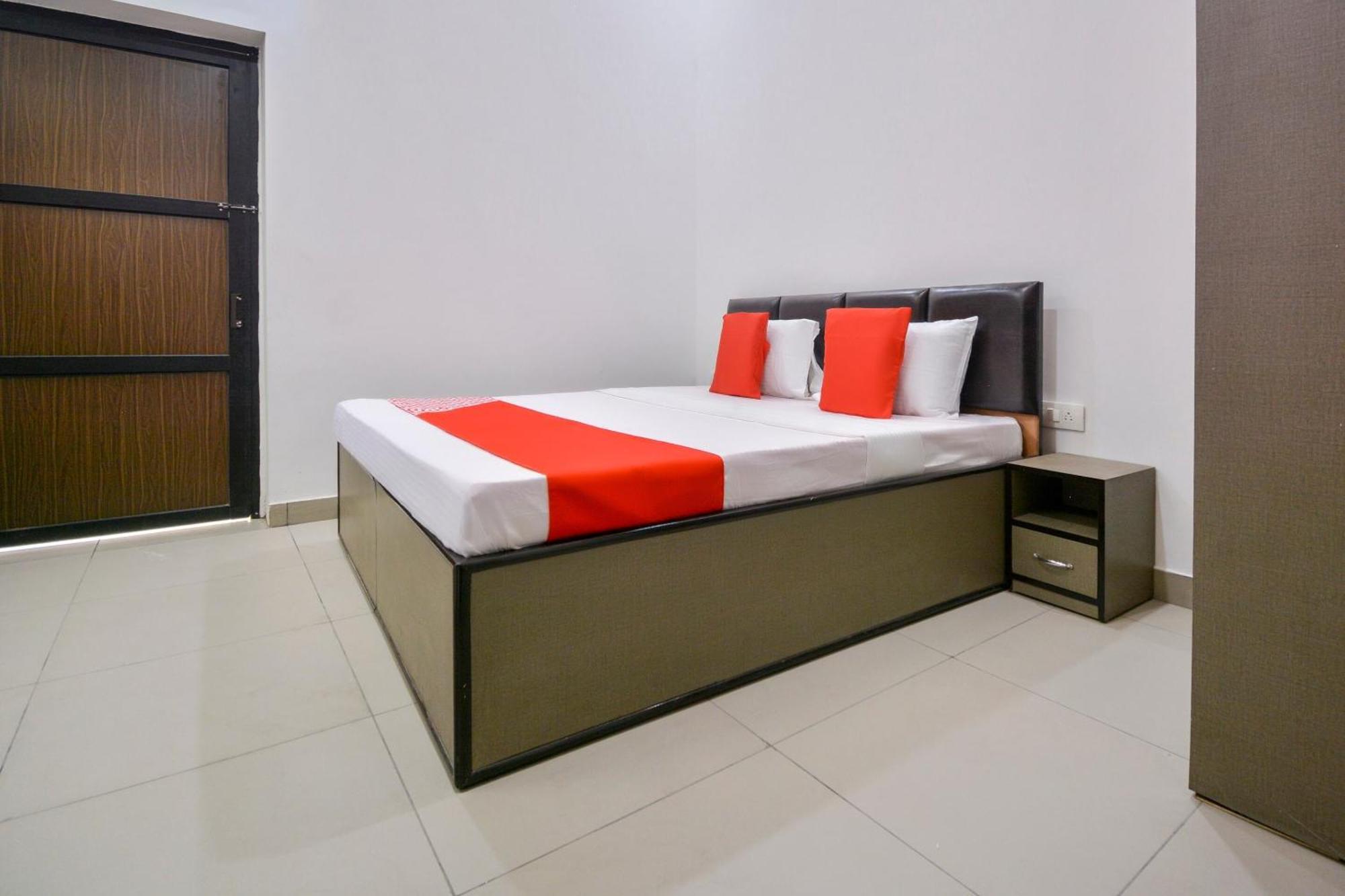 Hotel O White Solitaire Ludhiana Eksteriør bilde